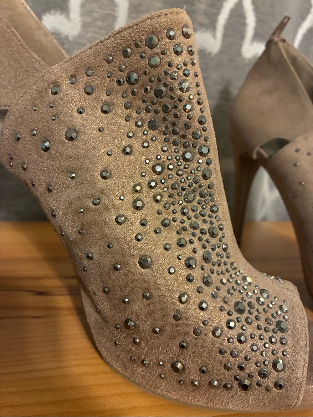 NWOT! Jennifer Lopez Taupe Studded Peep-Toe Stiletto Booties - Picture 10 of 11